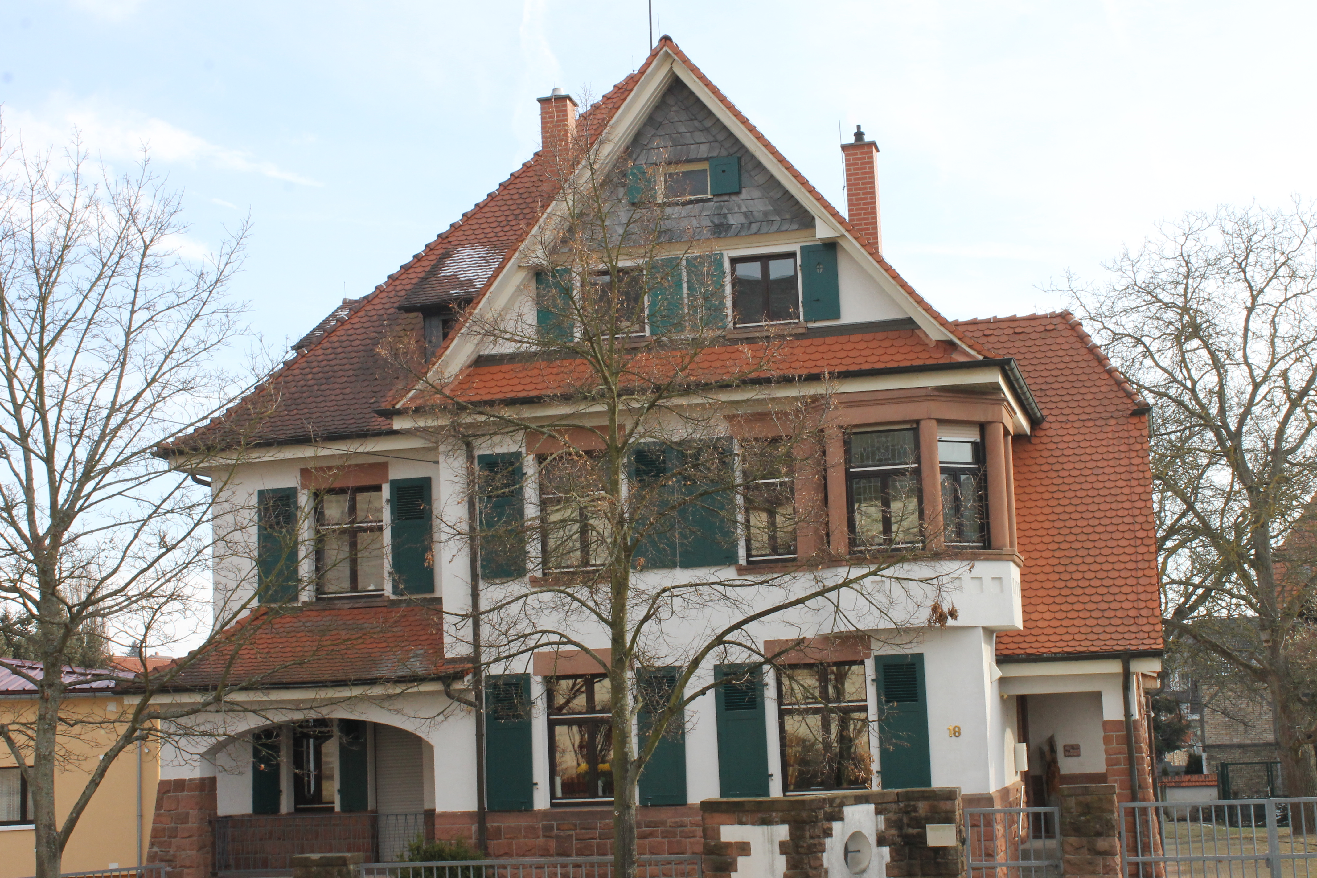 Pfarrhaus mit Pfarrbüro, Hettenleidelheim